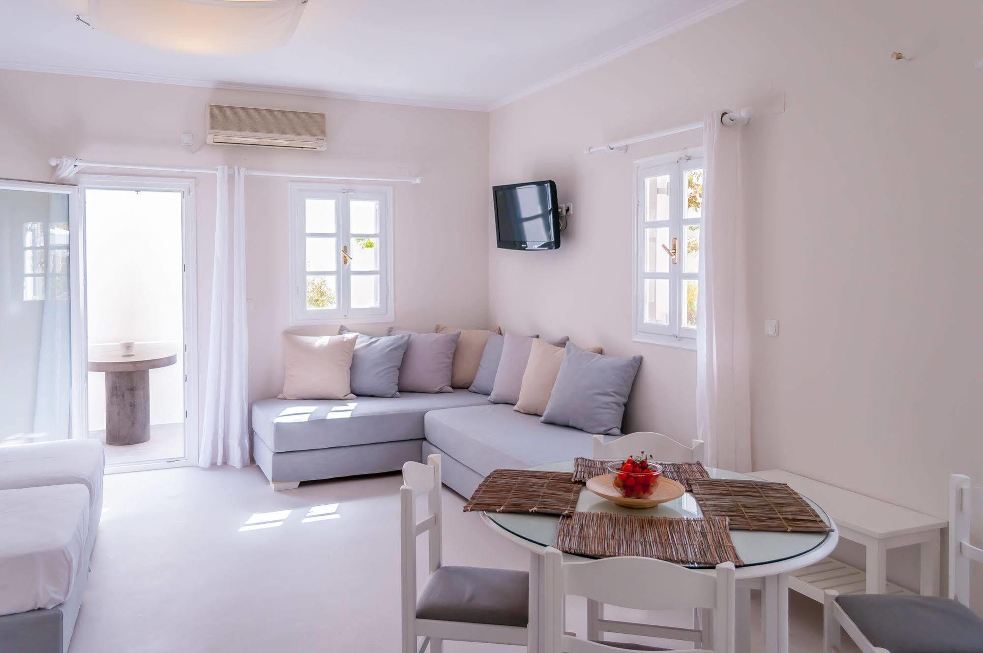Milos Bay Suites Adamantas  Exterior foto